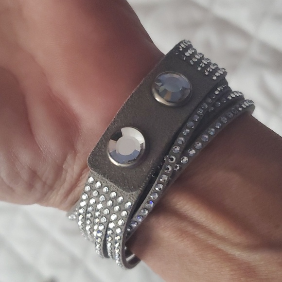 Swarovski suede wrap bracelet - Picture 2 of 4